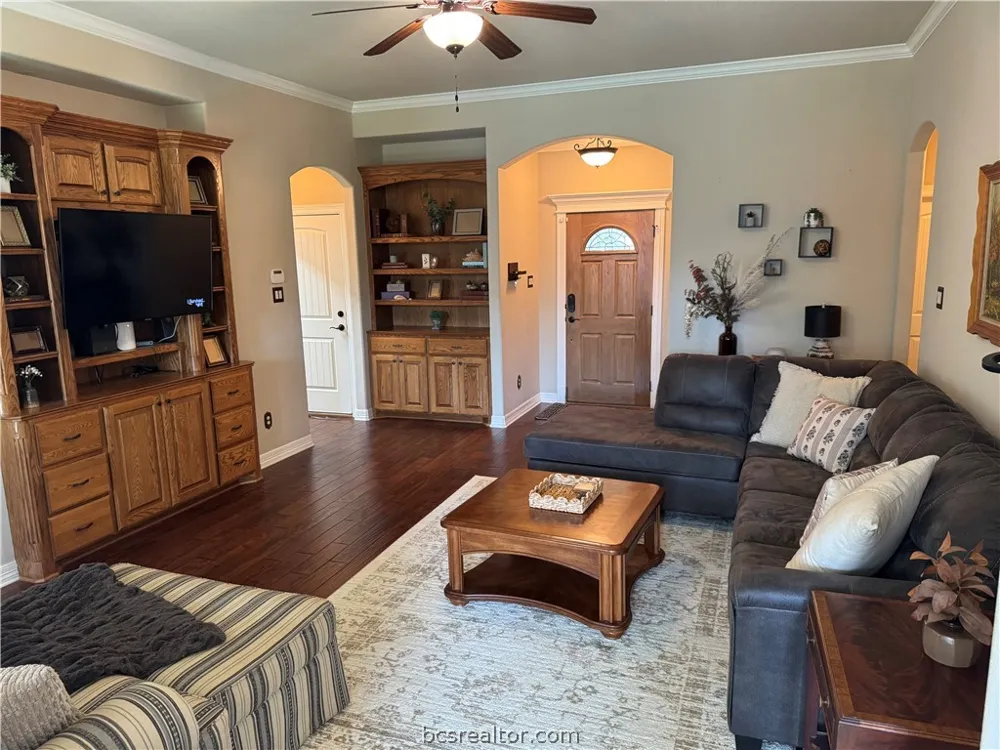 2105 Ella Lane Bryan, TX 77802