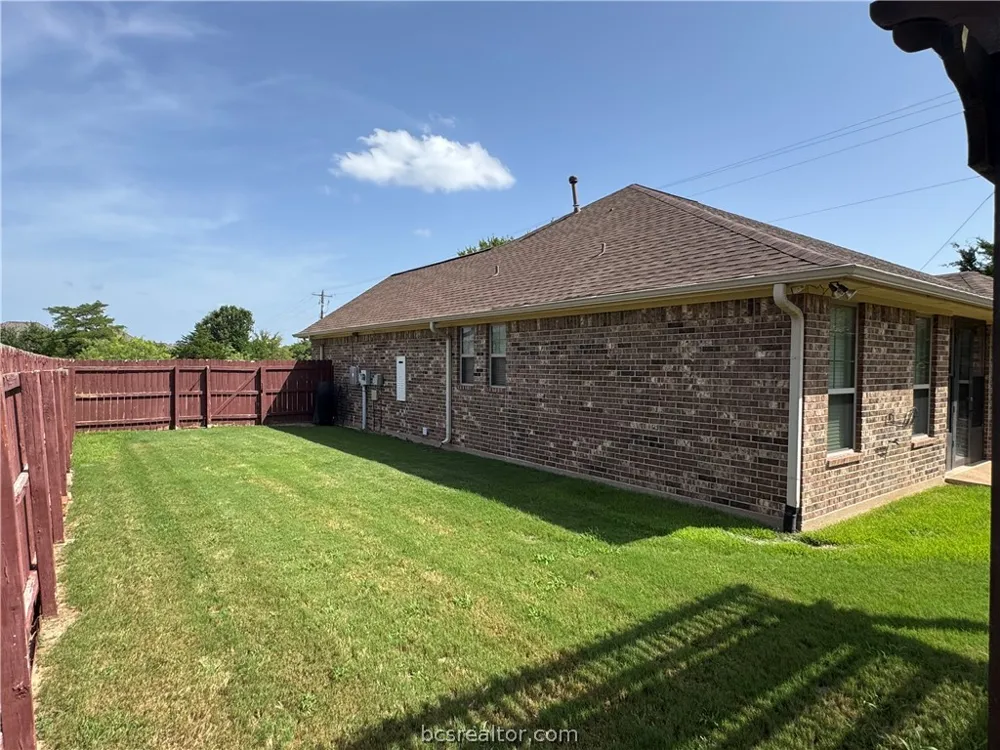 2105 Ella Lane Bryan, TX 77802