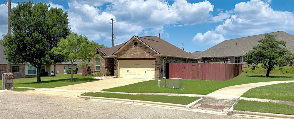 2105 Ella Lane Bryan, TX 77802