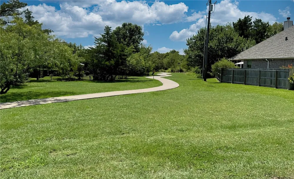 2105 Ella Lane Bryan, TX 77802
