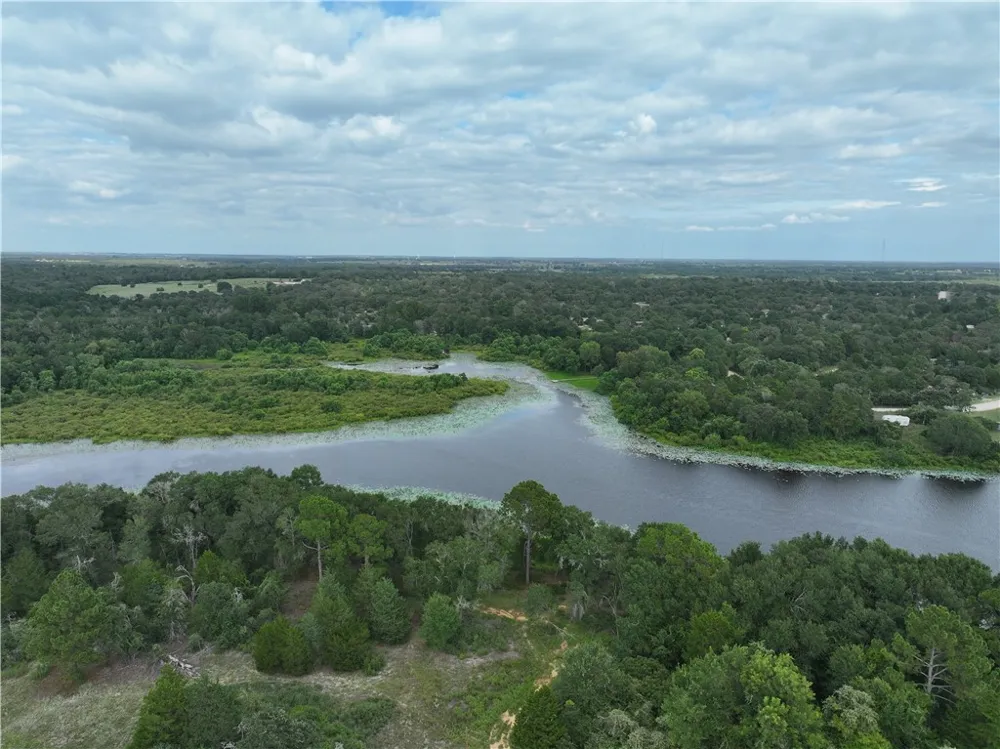 5 Fir Drive Caldwell, TX 77836