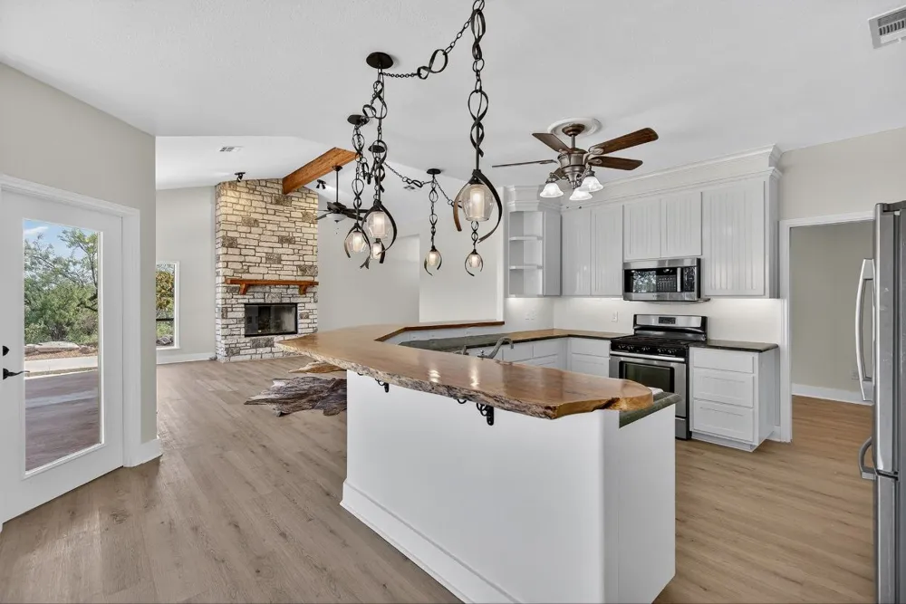 95 Gateway North Marble Falls, TX 78654