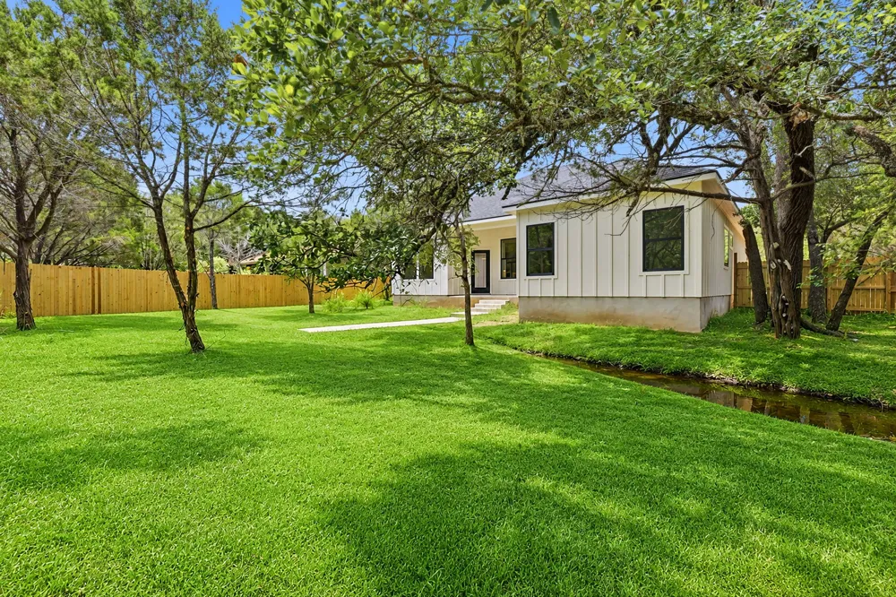 13 Country Place Drive Wimberley, TX 78676