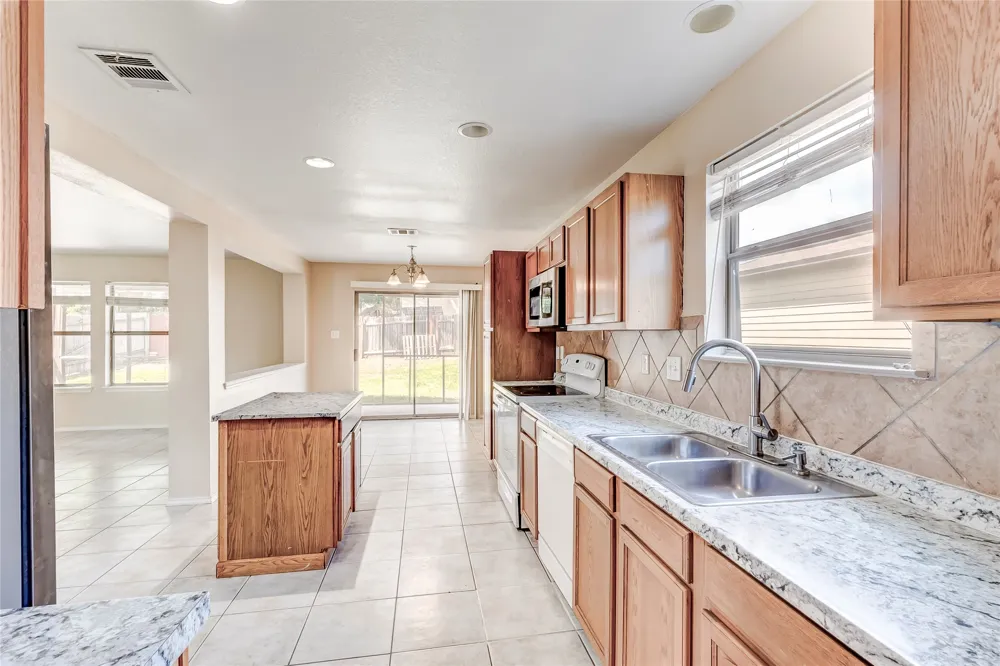 191 Beech Drive Kyle, TX 78640