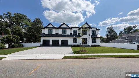 295 Georgian Drive