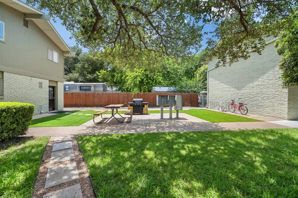 806 E 13th Street #104 Georgetown, TX 78626