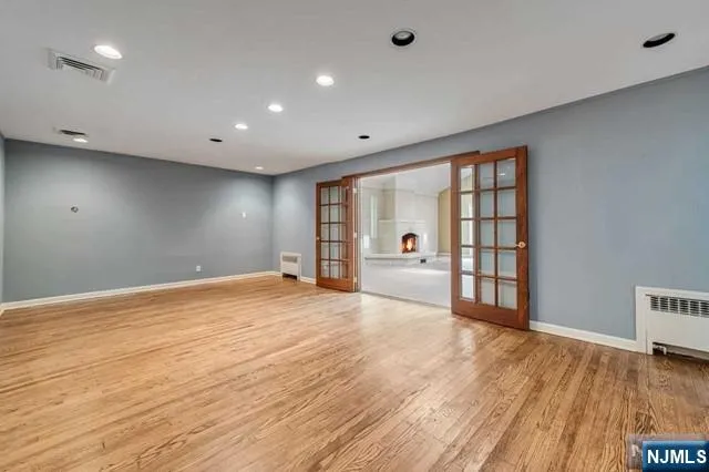 25 Ackerman Road Saddle River, NJ 07458