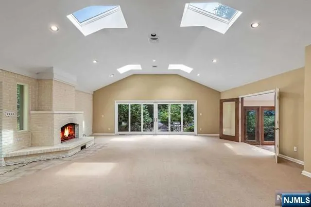 25 Ackerman Road Saddle River, NJ 07458