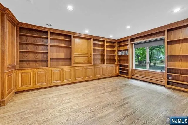 25 Ackerman Road Saddle River, NJ 07458