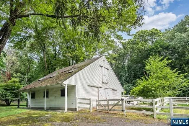 25 Ackerman Road Saddle River, NJ 07458