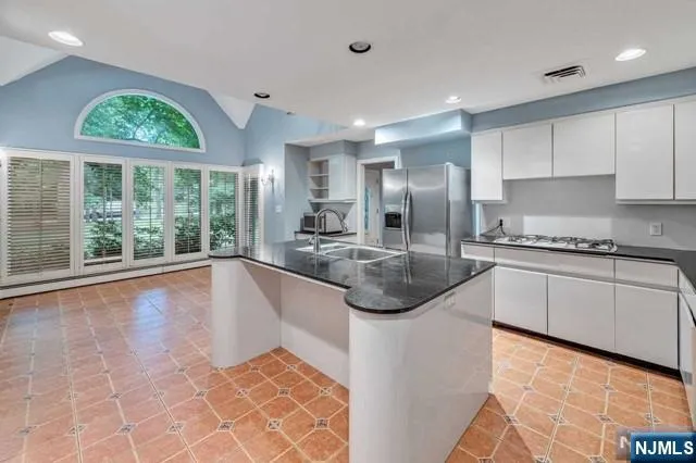 25 Ackerman Road Saddle River, NJ 07458