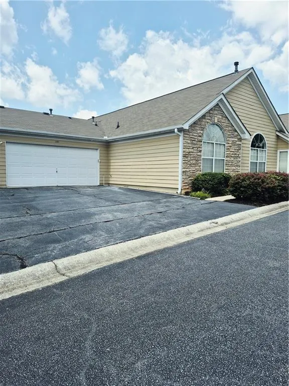 2191 Rockbridge Road #2101 Stone Mountain, GA 30087