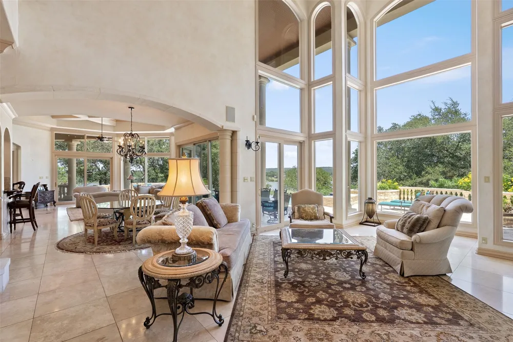 2901 Cliff Point Spicewood, TX 78669