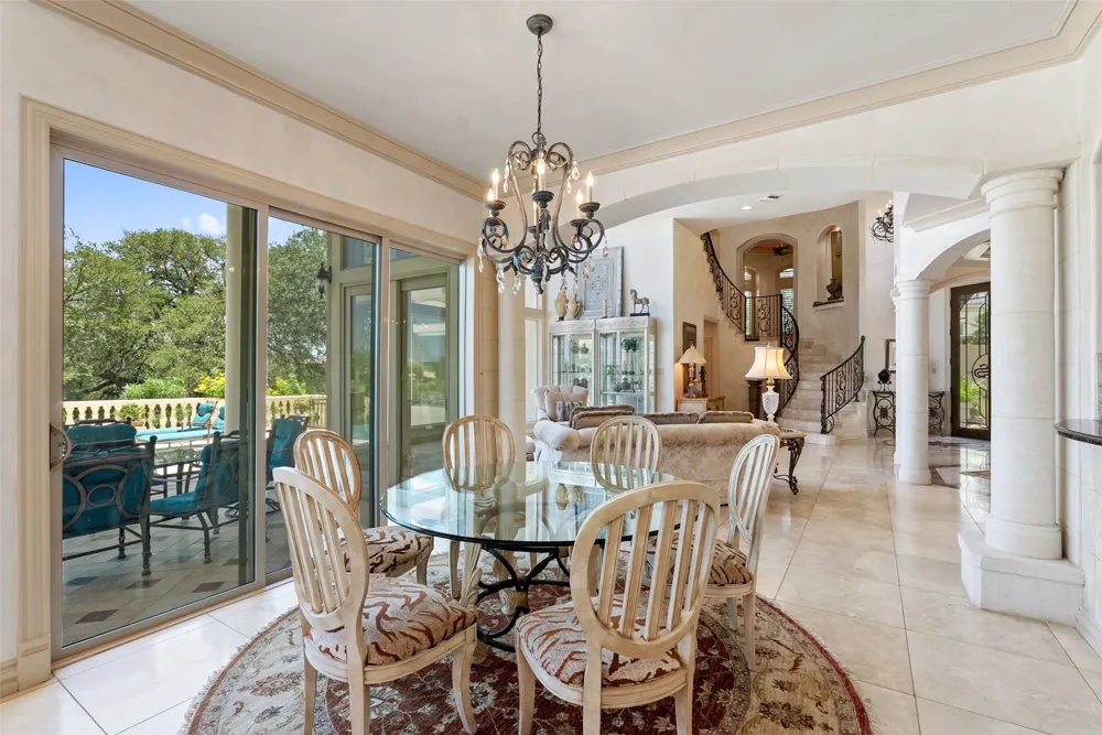2901 Cliff Point Spicewood, TX 78669