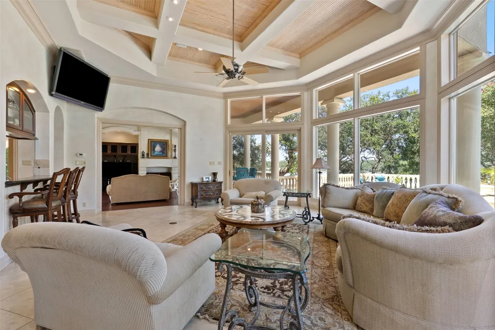 2901 Cliff Point Spicewood, TX 78669