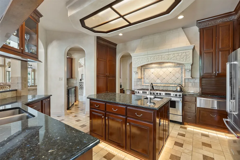 2901 Cliff Point Spicewood, TX 78669