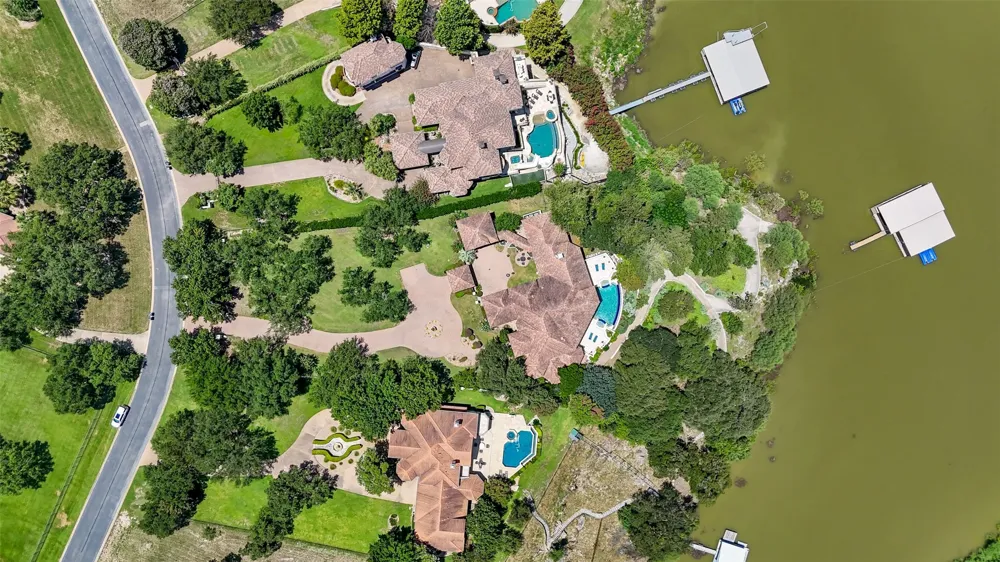 2901 Cliff Point Spicewood, TX 78669