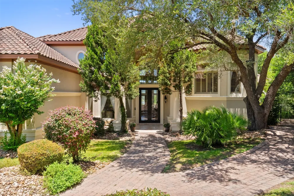 2901 Cliff Point Spicewood, TX 78669