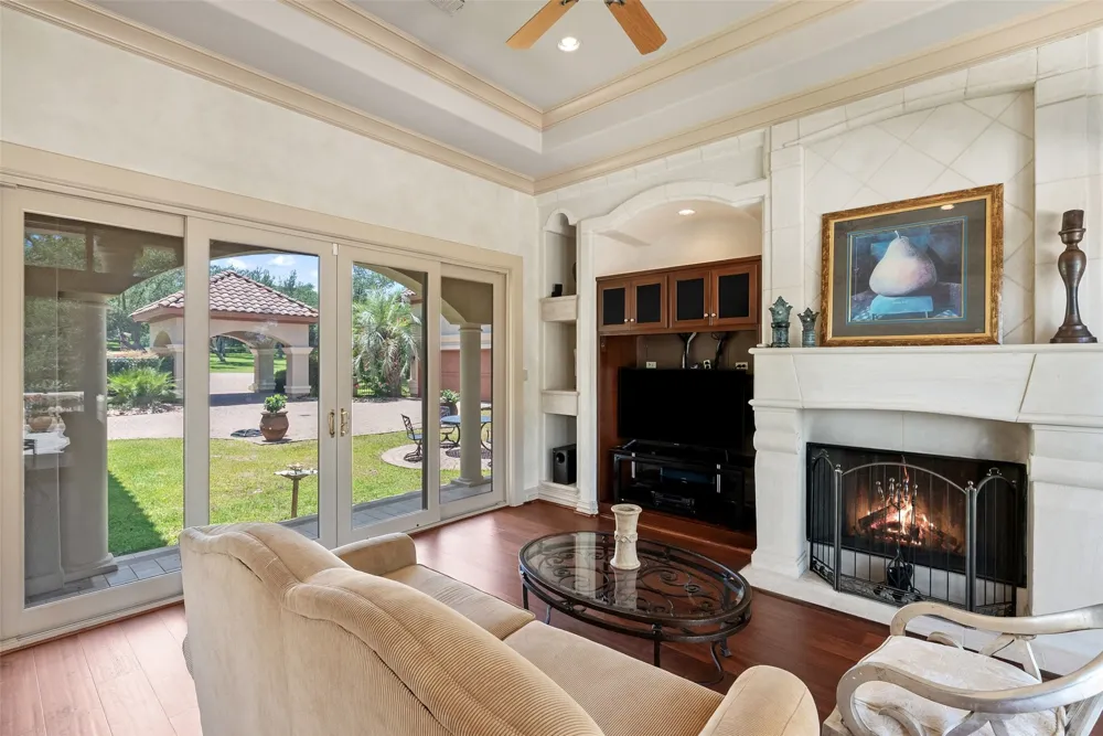 2901 Cliff Point Spicewood, TX 78669