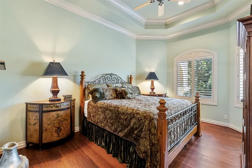 2901 Cliff Point Spicewood, TX 78669