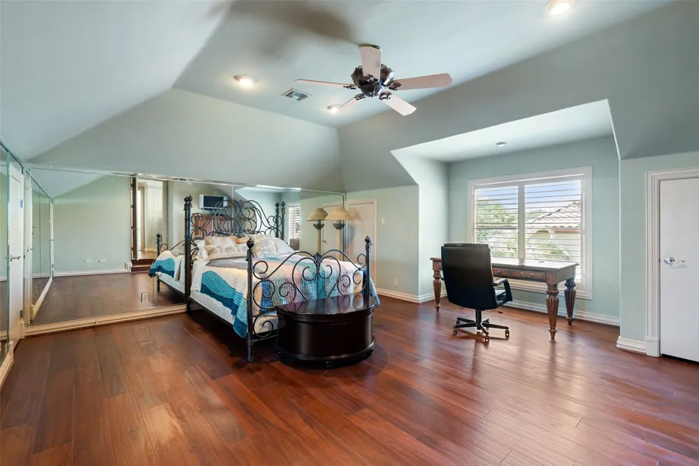 2901 Cliff Point Spicewood, TX 78669