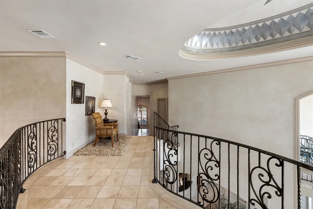 2901 Cliff Point Spicewood, TX 78669