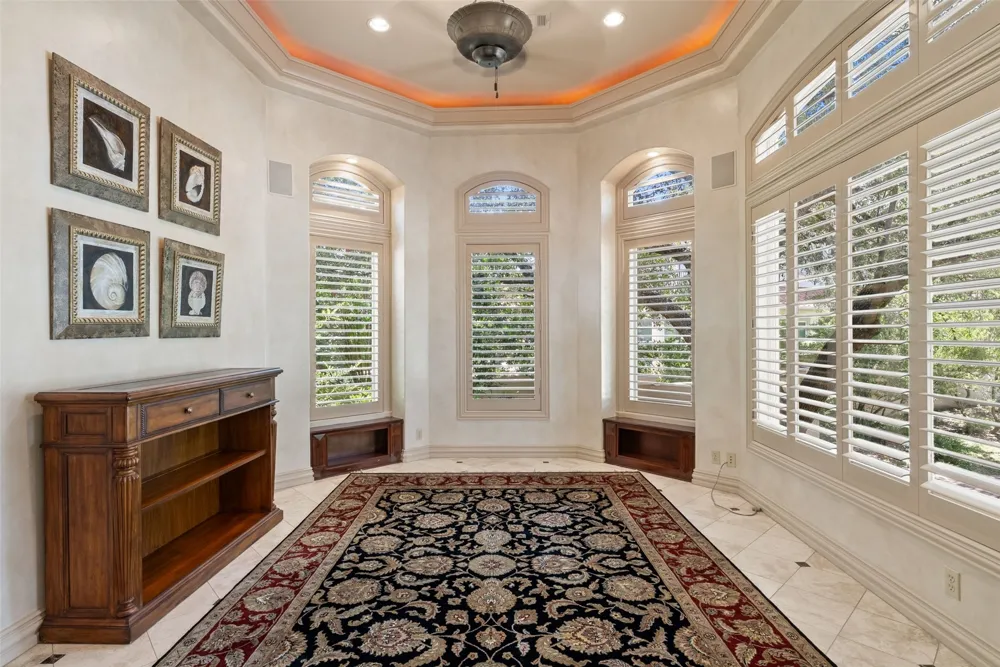 2901 Cliff Point Spicewood, TX 78669