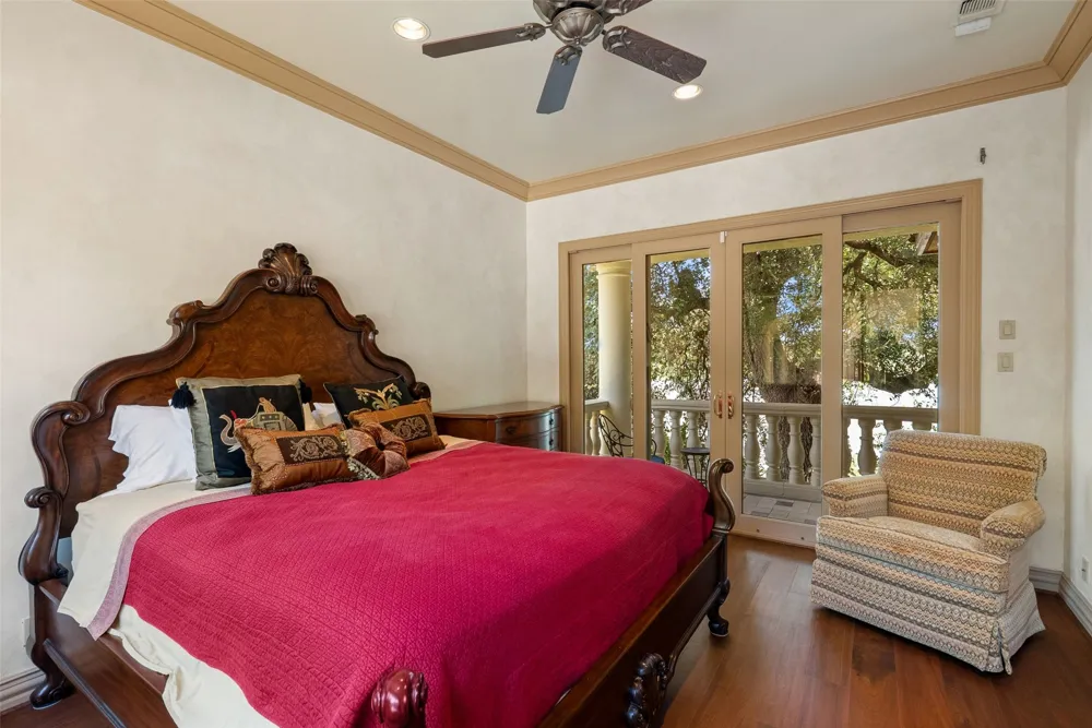 2901 Cliff Point Spicewood, TX 78669