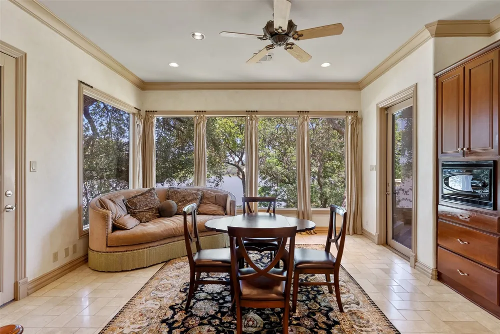2901 Cliff Point Spicewood, TX 78669