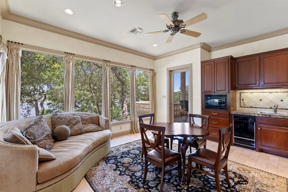 2901 Cliff Point Spicewood, TX 78669