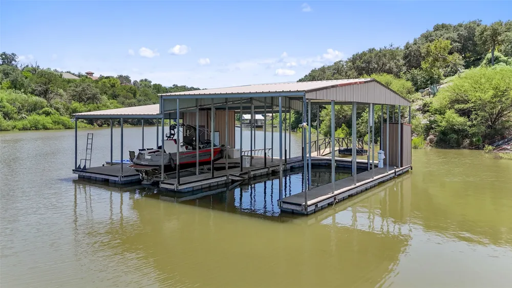 2901 Cliff Point Spicewood, TX 78669