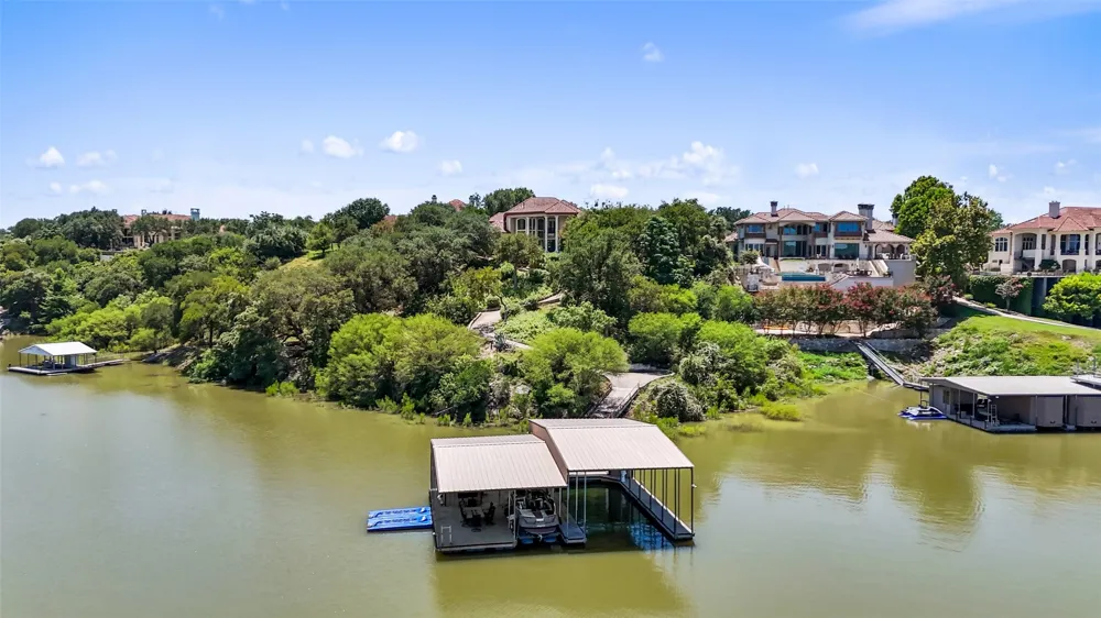 2901 Cliff Point Spicewood, TX 78669
