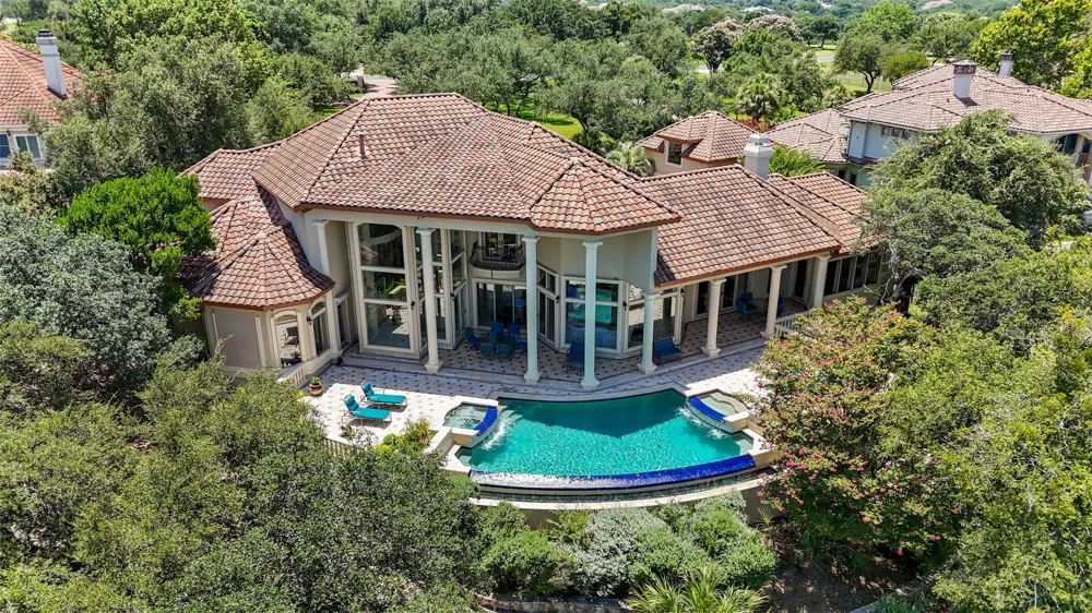 2901 Cliff Point Spicewood, TX 78669