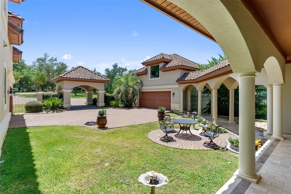 2901 Cliff Point Spicewood, TX 78669