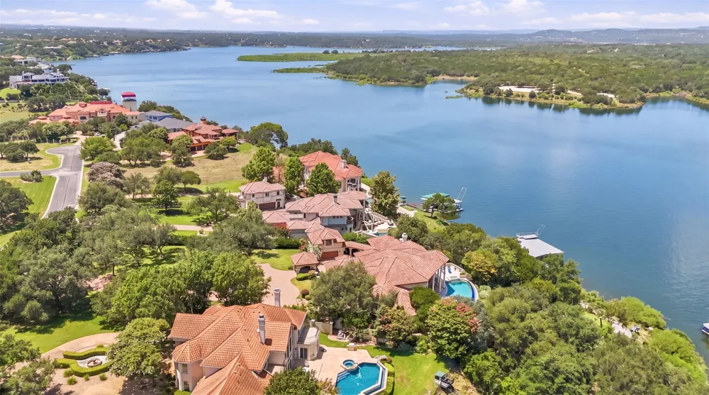 2901 Cliff Point Spicewood, TX 78669