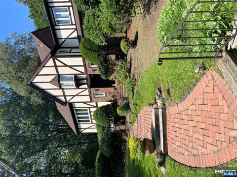 732 Mardinly Avenue