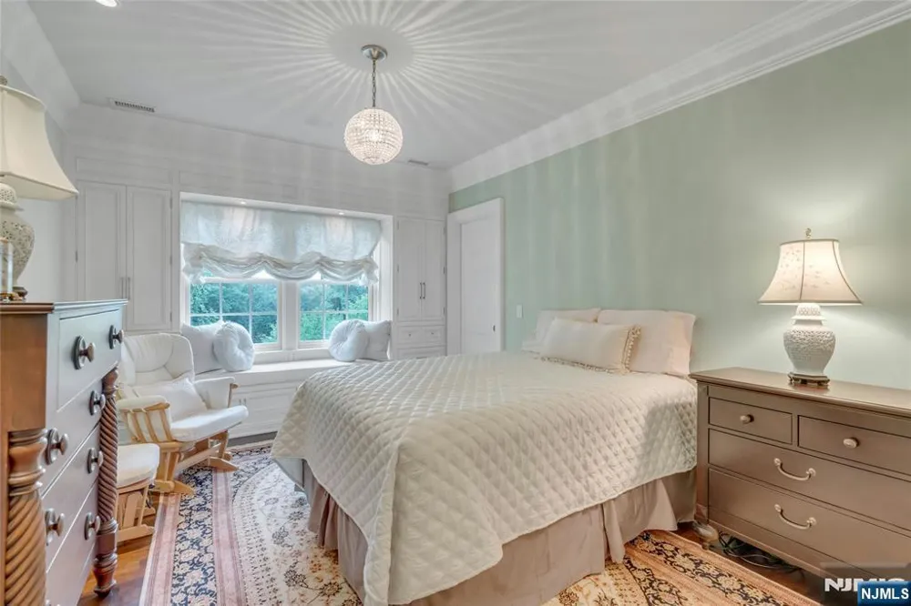 480 Knollwood Road Ridgewood, NJ 07450