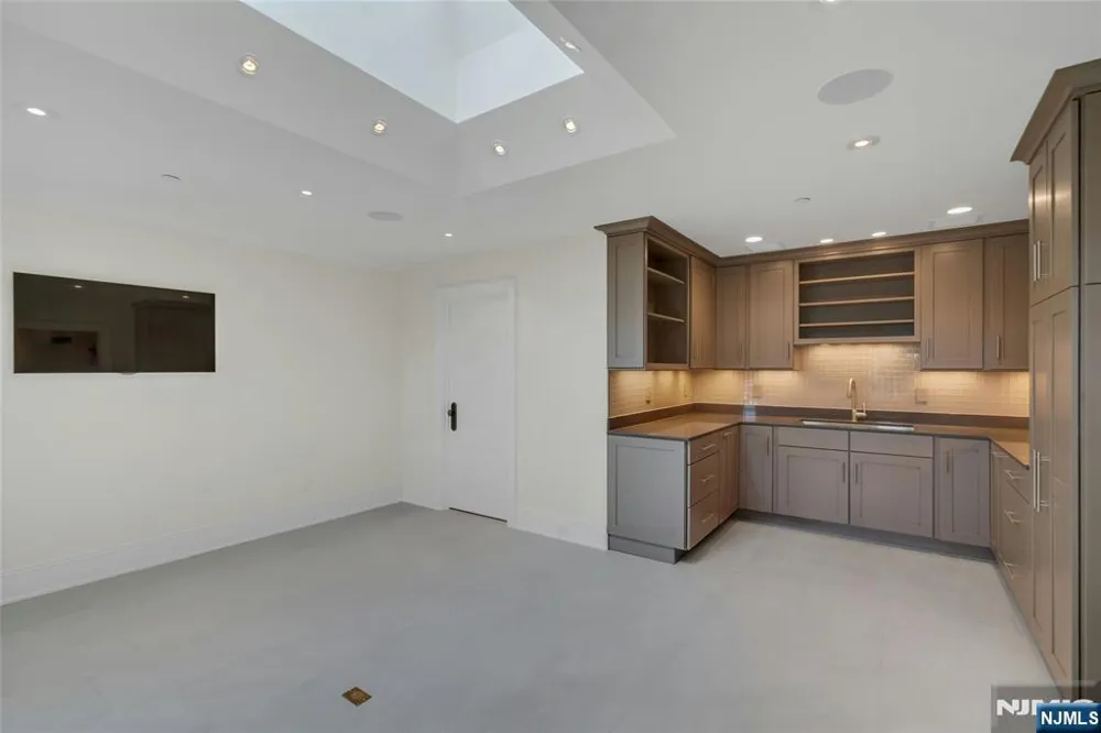 480 Knollwood Road Ridgewood, NJ 07450