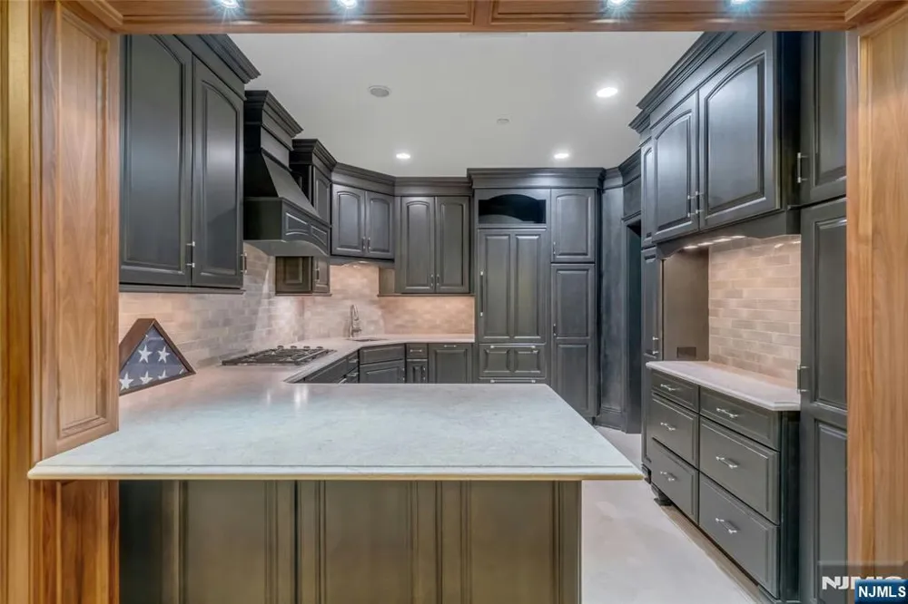 480 Knollwood Road Ridgewood, NJ 07450