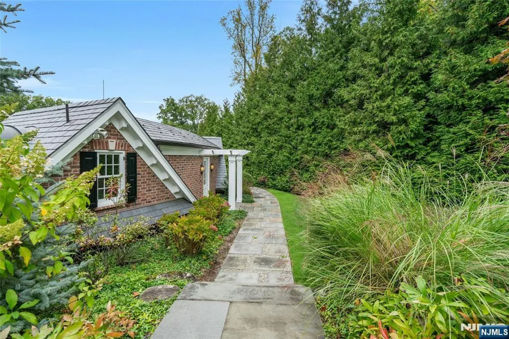 480 Knollwood Road Ridgewood, NJ 07450