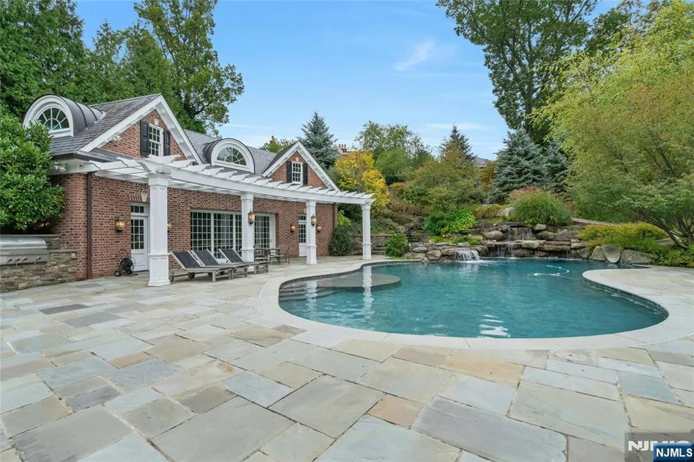 480 Knollwood Road Ridgewood, NJ 07450