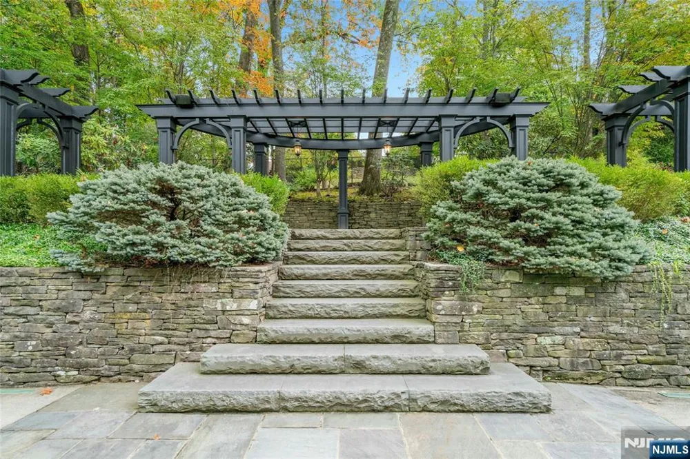 480 Knollwood Road Ridgewood, NJ 07450