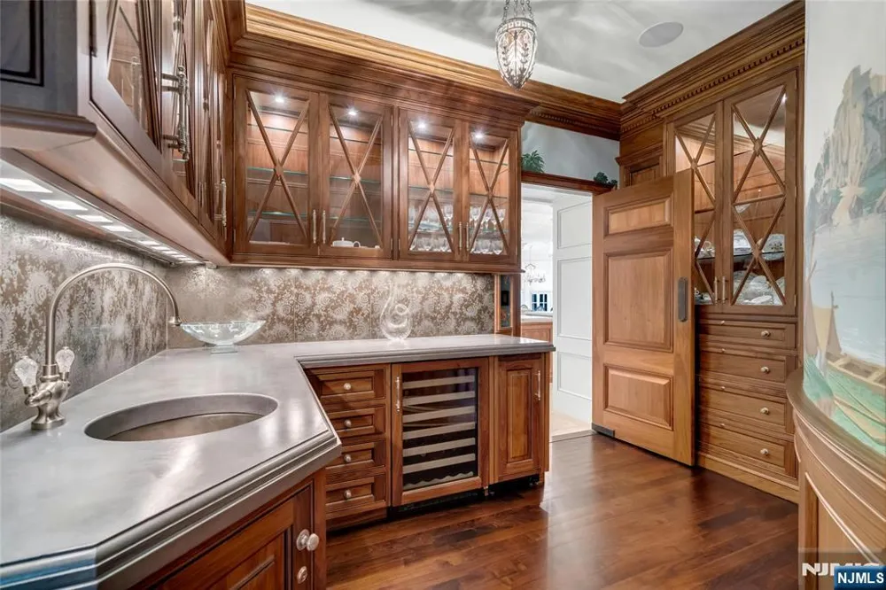 480 Knollwood Road Ridgewood, NJ 07450