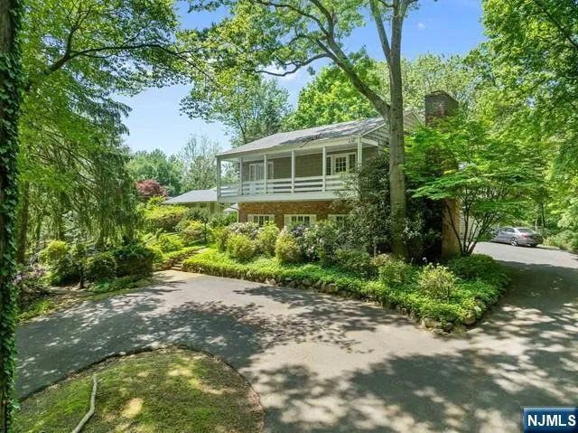 3 Lambs Lane Cresskill, NJ 07626