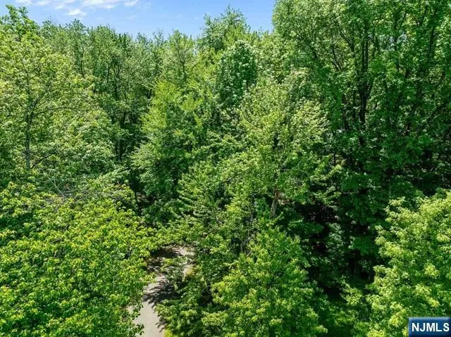 3 Lambs Lane Cresskill, NJ 07626
