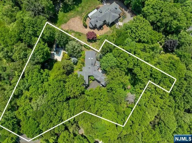 3 Lambs Lane Cresskill, NJ 07626
