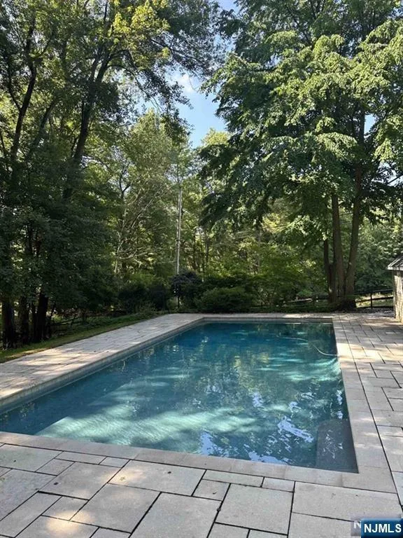 3 Lambs Lane Cresskill, NJ 07626