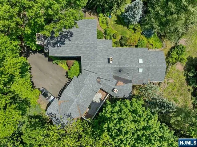 3 Lambs Lane Cresskill, NJ 07626