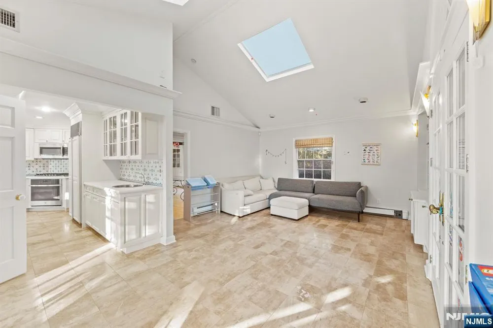 3 Lambs Lane Cresskill, NJ 07626