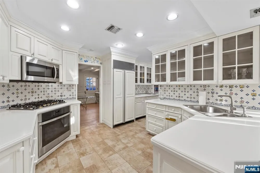 3 Lambs Lane Cresskill, NJ 07626